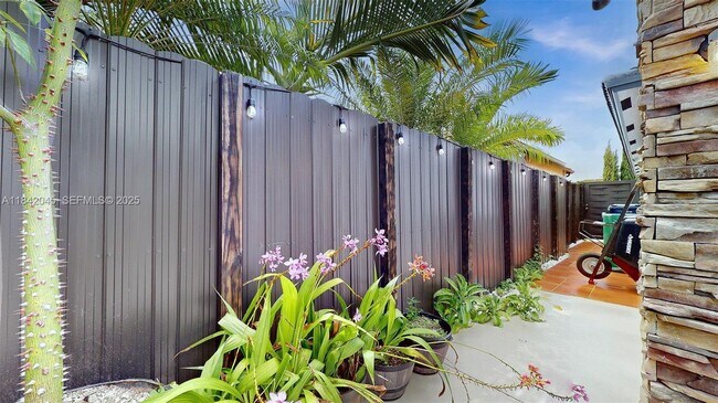 Building Photo - 16247 SW 92nd Terrace