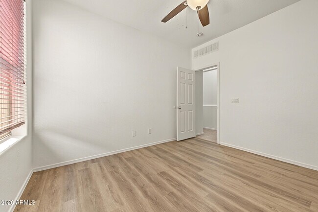 Building Photo - 15398 W MacKenzie Dr