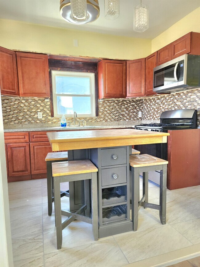 Building Photo - 24 Cator Ave