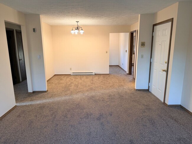 Building Photo - 806 Kentwood Dr