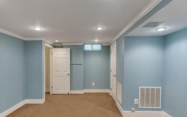Building Photo - 2416 S Culpeper St