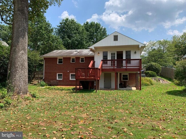 Building Photo - 1334 Mayflower Dr