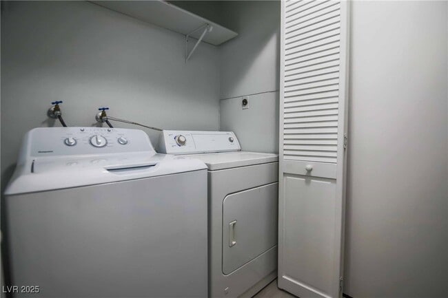 Building Photo - 7399 Topeka Dr