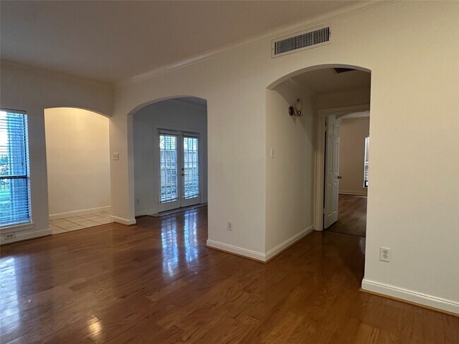 Building Photo - 2001 Bering Dr