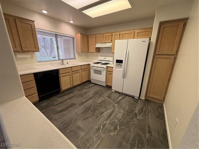 Building Photo - 2309 Hallston St