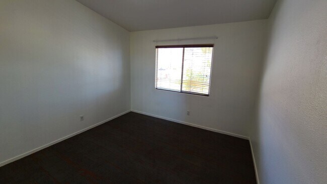 Building Photo - Upstairs Condo with Mountain and City View