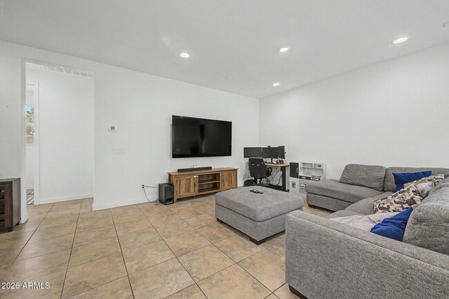 Building Photo - 9012 W Solano Dr
