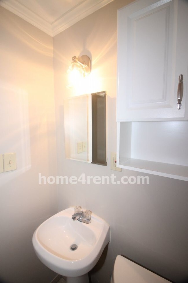 Building Photo - 2224 W 79th St