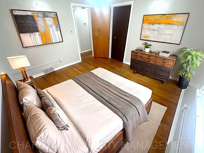 Building Photo - Spacious 2 Bedroom, 1.5 Bath Home, Newly U...
