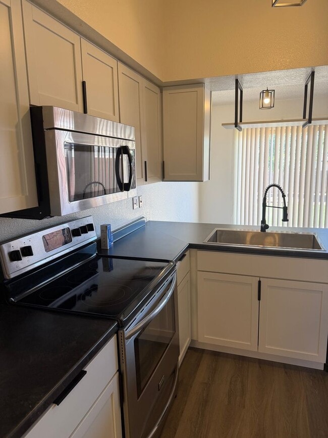 Building Photo - Updated 2 Bedroom 2 Bath with Office Near Fort Huachuca