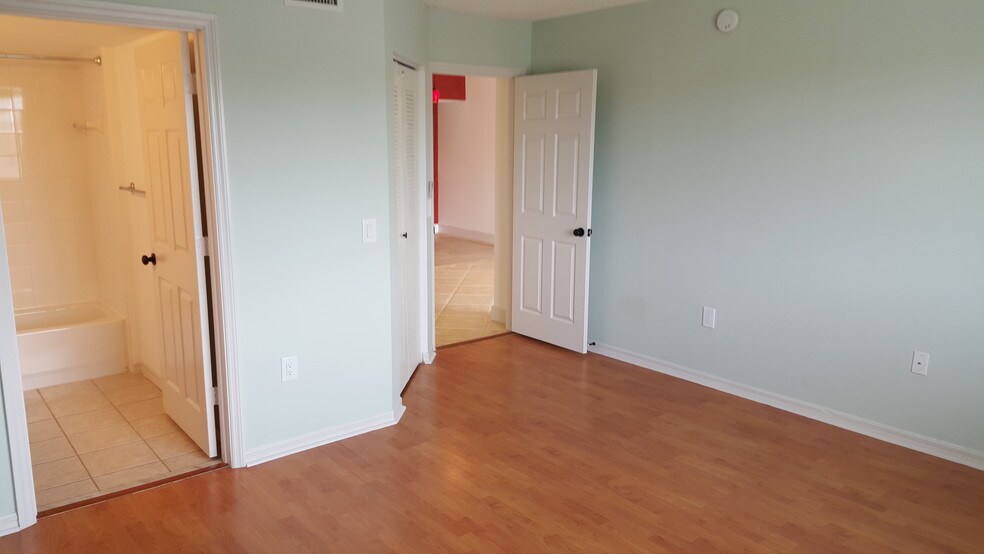 Building Photo - 5025 Wiles Rd