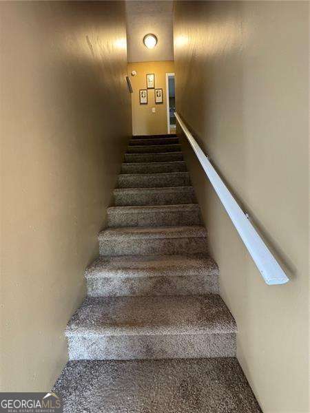 Building Photo - 2578 Shadowbrook Dr