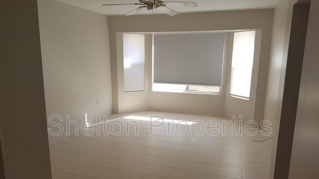 Building Photo - 14305 W Heritage Dr