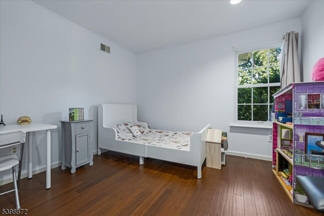 Building Photo - 56 Maple Ln