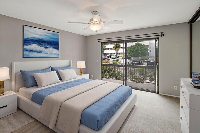 Building Photo - Stunning Bay Ho Townhome with Resort-Style...