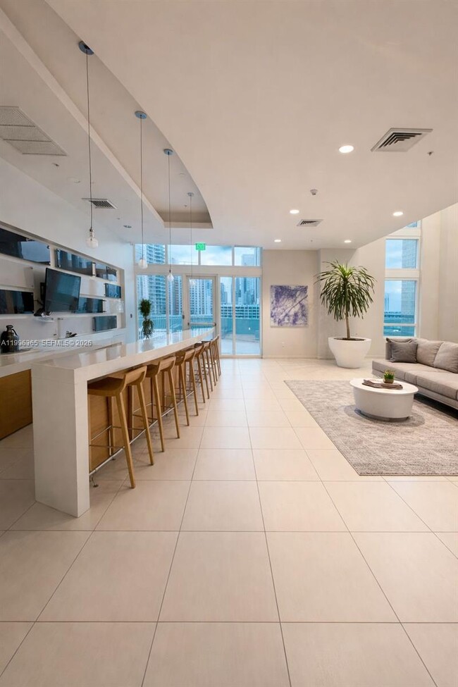 Building Photo - 1900 N Bayshore Dr