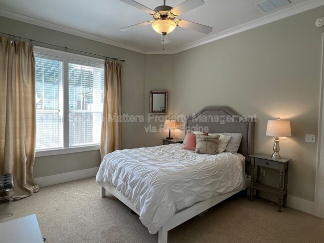 Building Photo - 1417 E Maxwell St