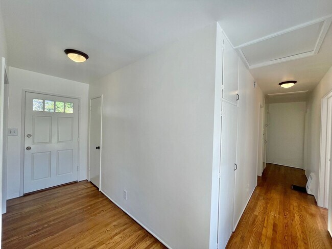 Building Photo - Charming West LA Home!