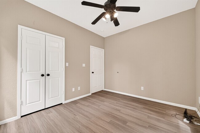 Building Photo - 41 Creek Forest Ln