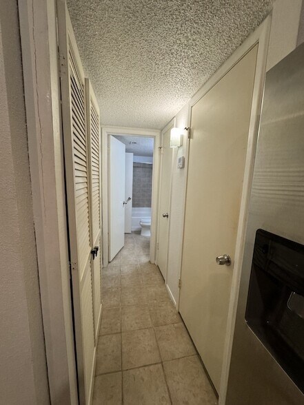 Building Photo - 13002 Leader St