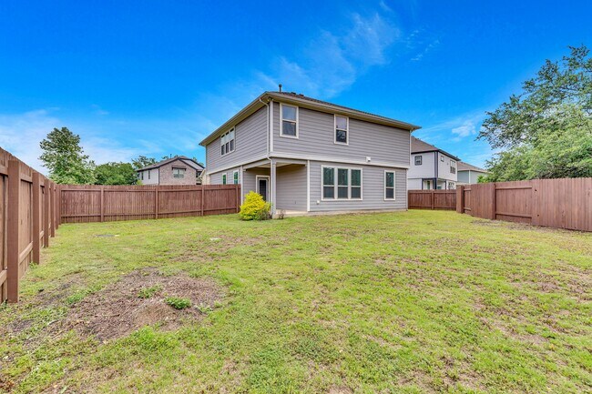 Building Photo - 701 Hays Hill Dr