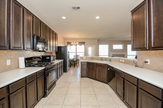 Building Photo - 9947 Valance Way
