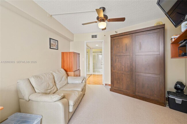 Building Photo - 19101 NE 36th Pl