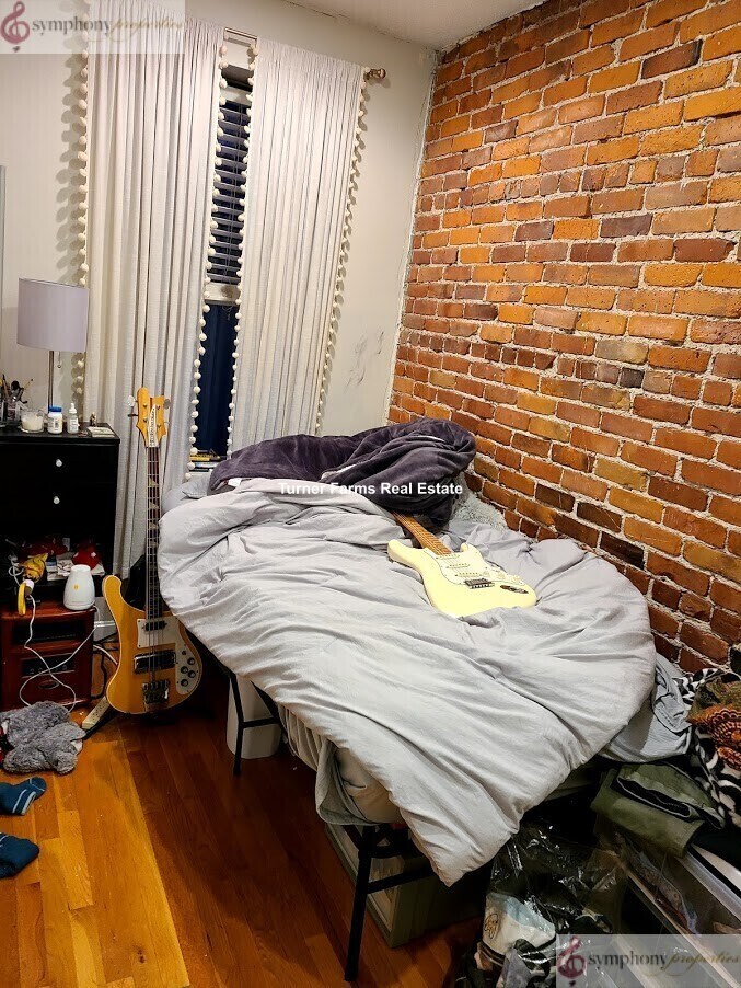 Building Photo - 65 Hemenway St