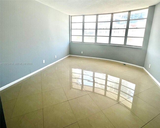 Building Photo - 1801 S Ocean Dr
