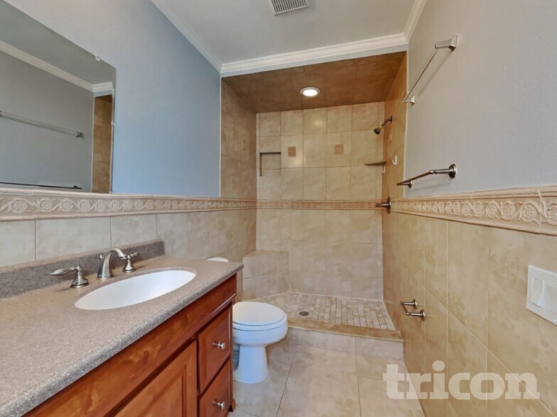 Building Photo - 10461 110th Way N