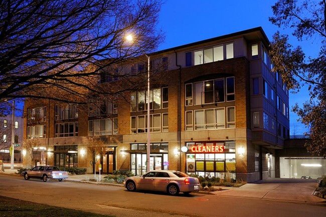 Building Photo - John Court - 2 bedrooms