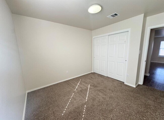 Building Photo - 110 Comal Cove