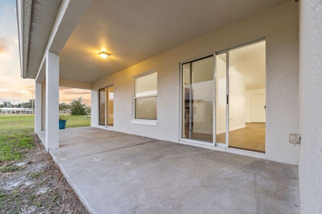 Building Photo - Updated 4 bed 2 bathroom home