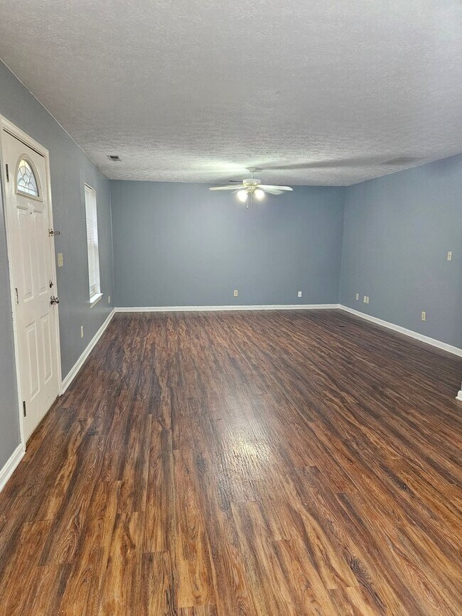 Building Photo - 104 Bitter Sweet Rd