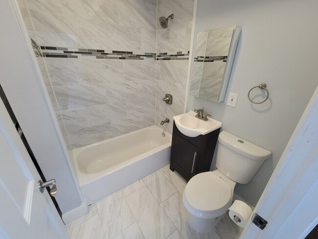 Building Photo - 4849 N Sawyer Ave