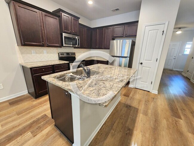Building Photo - 6048 Oak Bend Ct