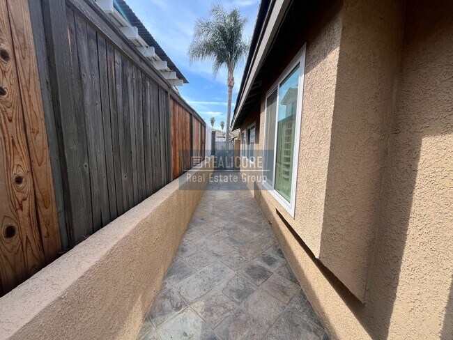 Building Photo - 14786 Shadow Dr