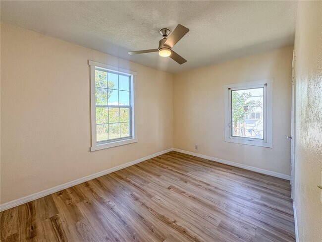 Building Photo - 2017 Hemlock St