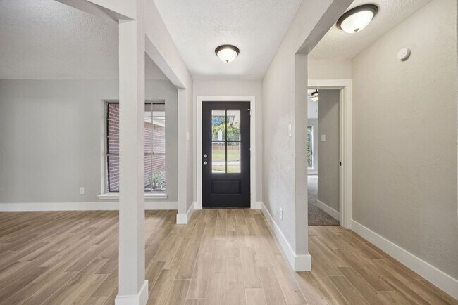 Building Photo - 2942 Waterloo Rd