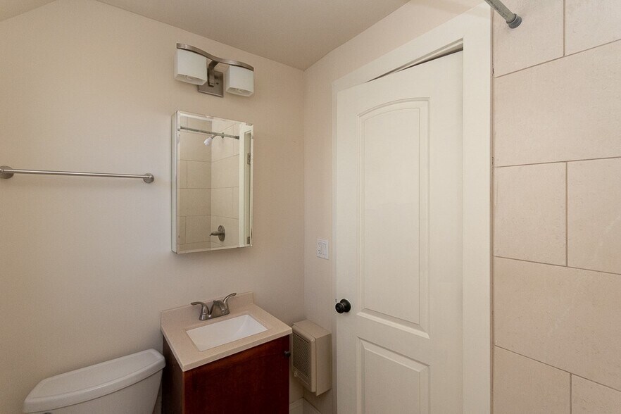 Building Photo - 618 W Patterson Ave