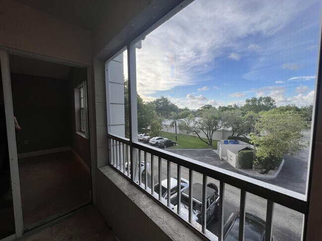 Building Photo - 2850 N Oakland Forest Dr