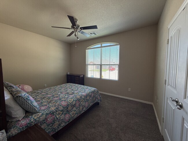 Building Photo - 805 Gallantry Ln