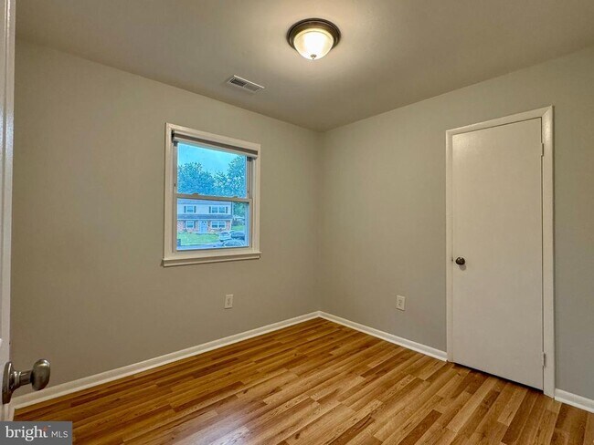 Building Photo - 13203 Hampshire Ct