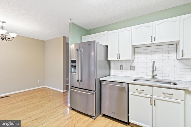 Building Photo - 520 Buckstone Garth