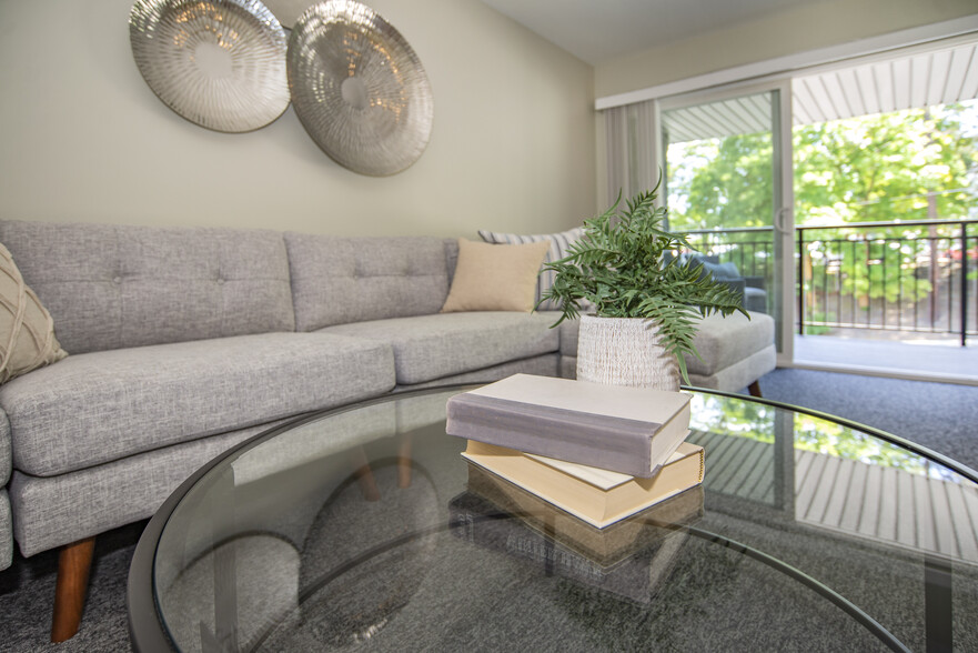 Primary Photo - Greenview Manor Apartments