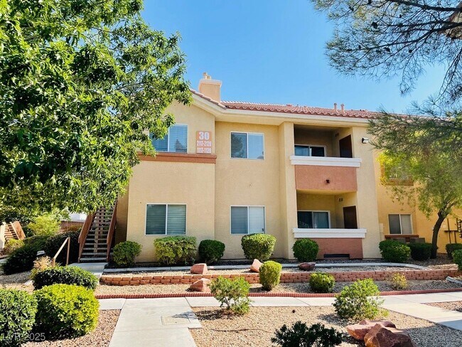 Building Photo - 1050 E Cactus Ave