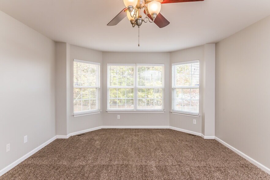 Building Photo - 209 Briarcotes Cir