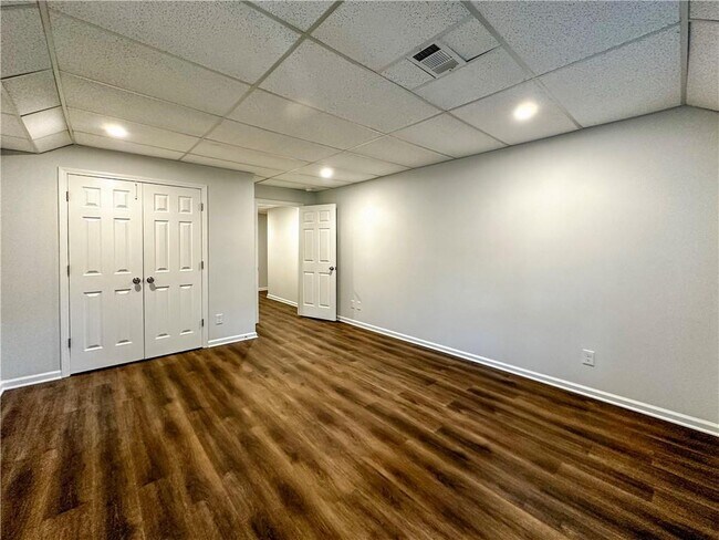Building Photo - 2660 Coachmans Cir