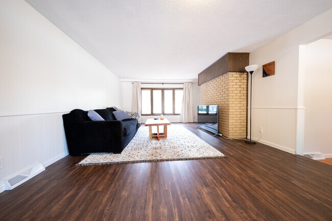 Building Photo - 4517 W 113th St