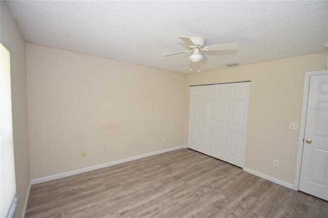 Building Photo - 15 White Deer Ln